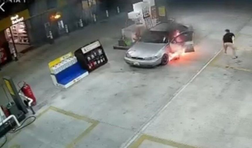 Yakıt almaya geldi, aracı alev topuna döndü