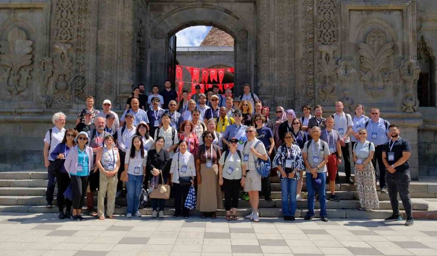 Yapay zekâ çağında kimya eğitiminin kalbi Erzurum'da attı