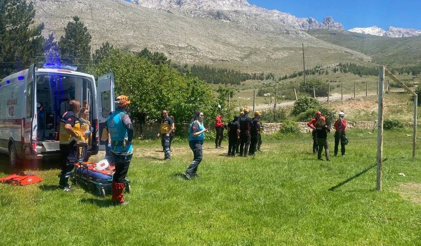 Demirkazık’tan düşen ingiliz vatandaş için çalışma başlatıldı