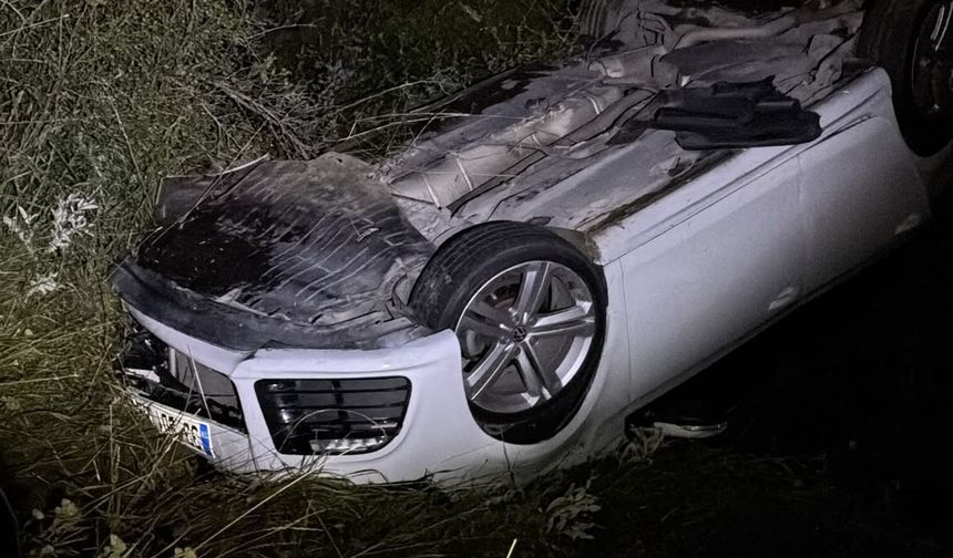 Çamardı’da otomobil şarampole devrildi: 2 yaralı