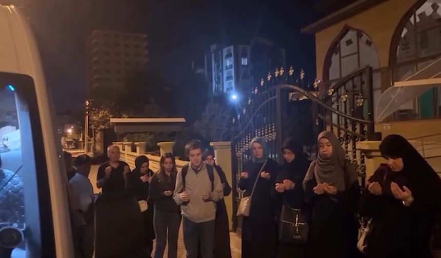 Umre ödüllü yarışmayı kazanan 6 öğrenci kutsal topraklara uğurlandı