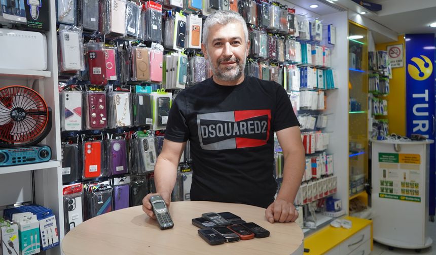 Sınava hazırlanan öğrenciler çözümü tuşlu telefonda arıyor