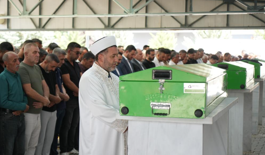 Niğde'de otomobilde ölü bulunan kadın son yolculuğuna uğurlandı