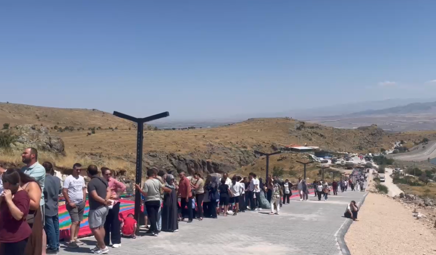 Hafta sonu Niğde’de kaydırak kuyruğu!