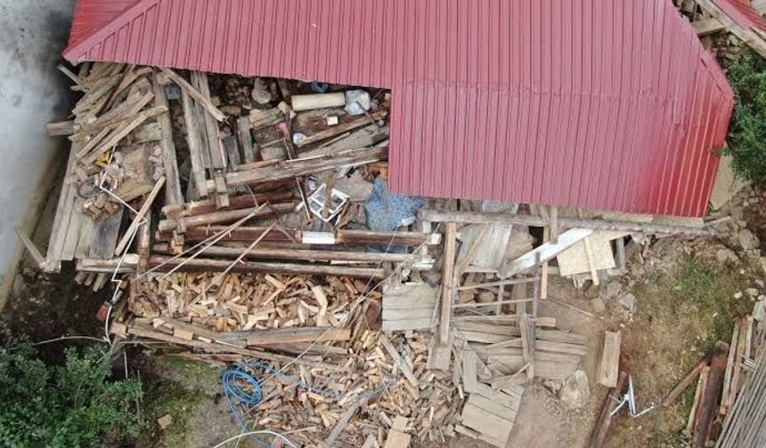 Tadilat yapılan köy evi çöktü, içeride mahsur kalarak yaralanan 5 kişi kurtarıldı