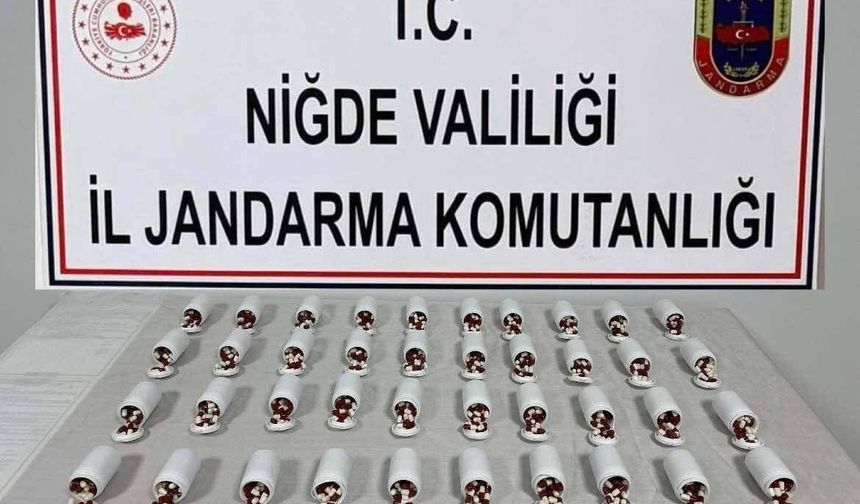 Niğde otogarında 2 şüphelinin üzerinden binlerce hap çıktı