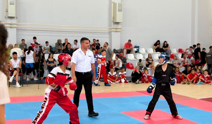 Altunhisar Kick Boks Teşvik Turnuvası başladı