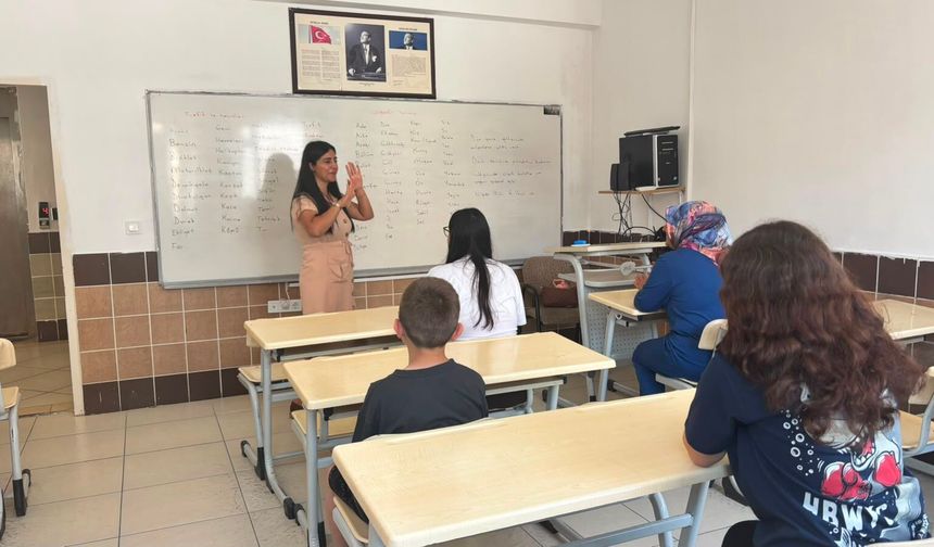 İşaret dili kursu her hafta sonu kapılarını açıyor
