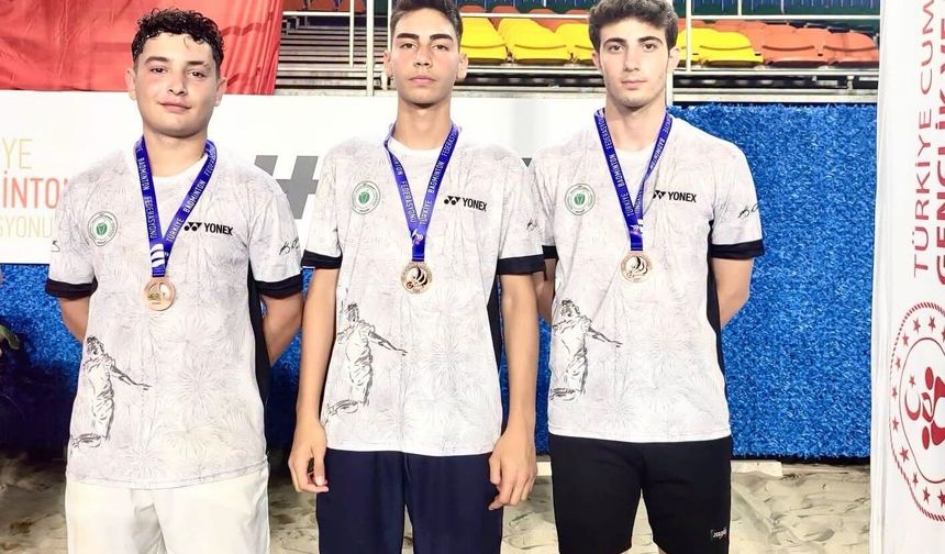 Plajı olmayan Niğde'den AirBadminton Türkiye üçüncülüğü