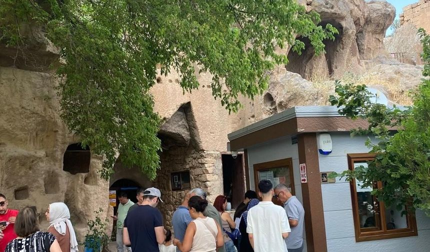 Niğde’de Gümüşler Manastırı’nda hafta sonu yoğunluğu