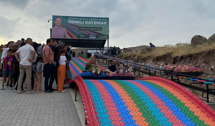 Gebere’de yeni kaydırak için uzun kuyruklar oluştu