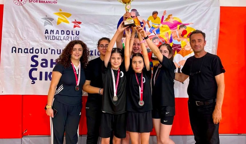 Niğde Kız Takımı Türkiye Finalleri'ne yükseldi