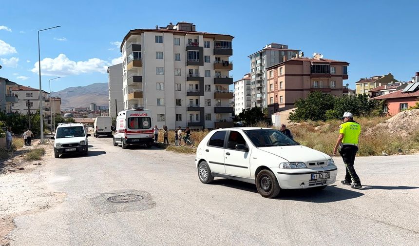 Niğde’de otomobil bisiklet süren çocuğa çarptı