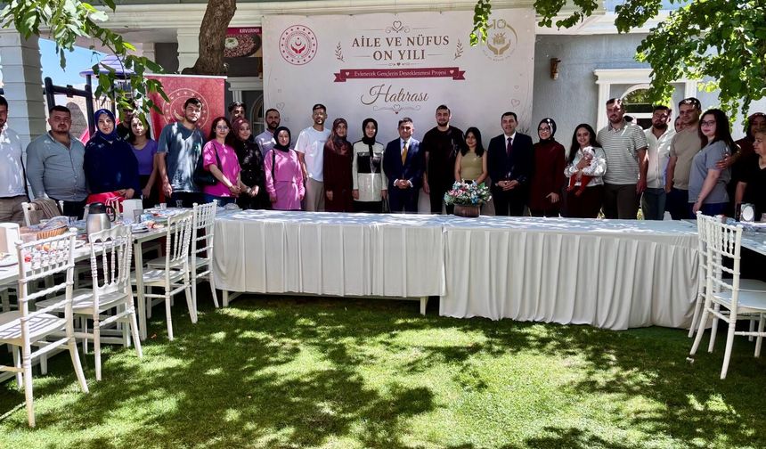 Niğde’de evlenen genç çiftler kahvaltı programında buluştu