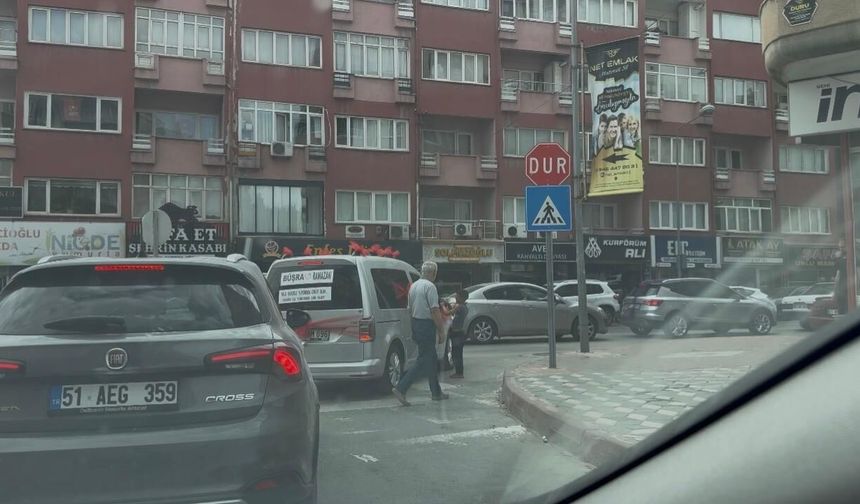 Niğde’de gelin arabası ilerlemekte zorlandı