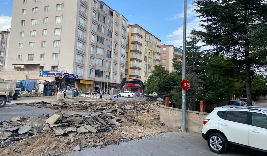 Özbelde’de yol çalışması: Trafik kontrollü sağlanıyor