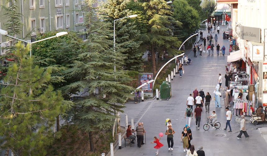 Niğde’de beklenen yağış gelmedi: Vatandaşlar serin hava bekliyor