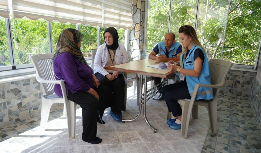 Niğde'de evden çıkamayan hastalar sağlık hizmetine evinde ulaşıyor