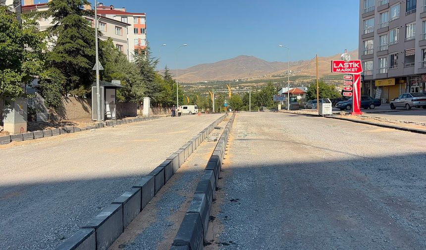 Niğde’de o yol ikiye ayrıldı