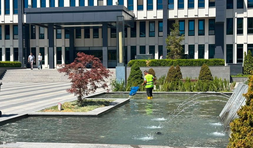 Niğde’de süs havuzlarında temizlik ve bakım çalışması