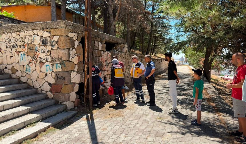 Niğde Kalesi’nde yerde hareketsiz yatan kişi ekipleri harekete geçirdi