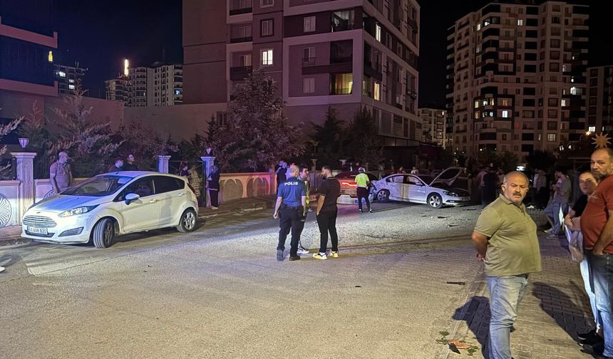 Niğde'de zincirleme kaza: 5 araca hasar veren sürücü olay yerinden kaçtı