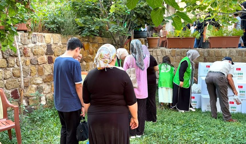 Niğde’de 400 yetim aileye yardım ulaştırılıyor