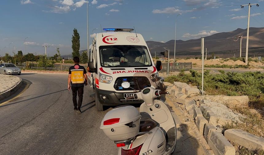 Niğde’de motosikletten düşen sürücü yaralandı