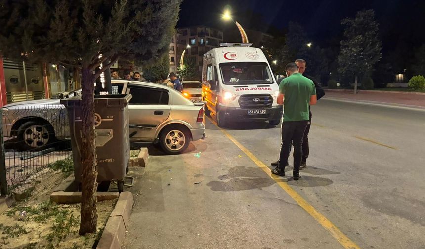 Niğde’de otomobil refüje çıktı: 1 yaralı