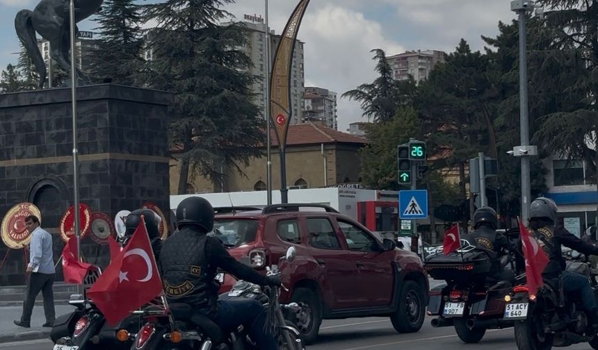 Niğde’de motosikletlilerden 30 Ağustos’a bayraklı kutlama