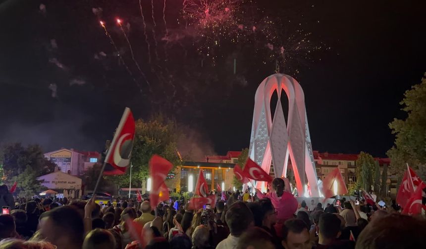 Niğde’de Zafer Bayramı coşkusu meydanlara taştı