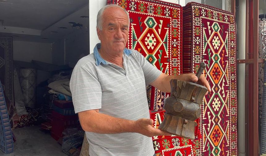 Bir sokak, geçmişe açılan kapıya dönüştü