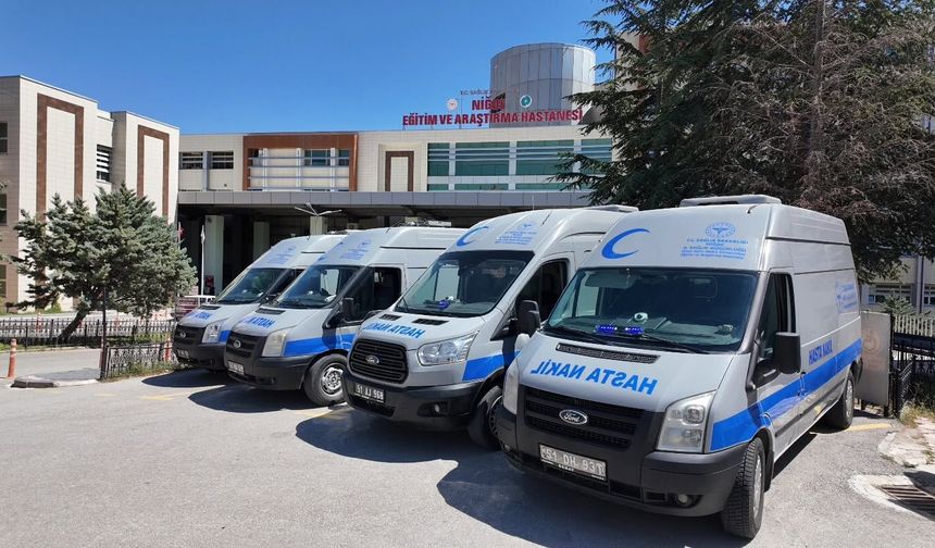 Niğde'de yenilenen 4 hasta nakil ambulansı hizmete sunuldu