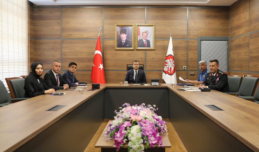Vali Akmeşe, üniversite ve yurt güvenliği toplantısına katıldı
