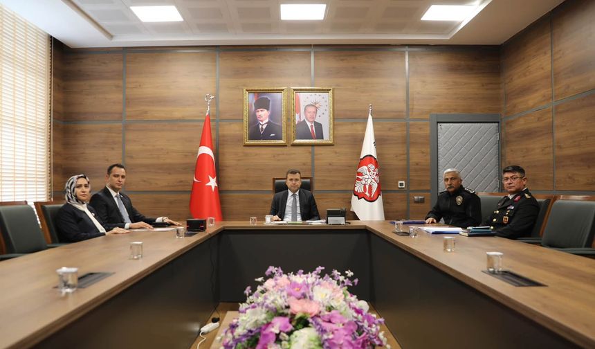 Vali Akmeşe, “Okul Güvenliği” video konferans toplantısına katıldı