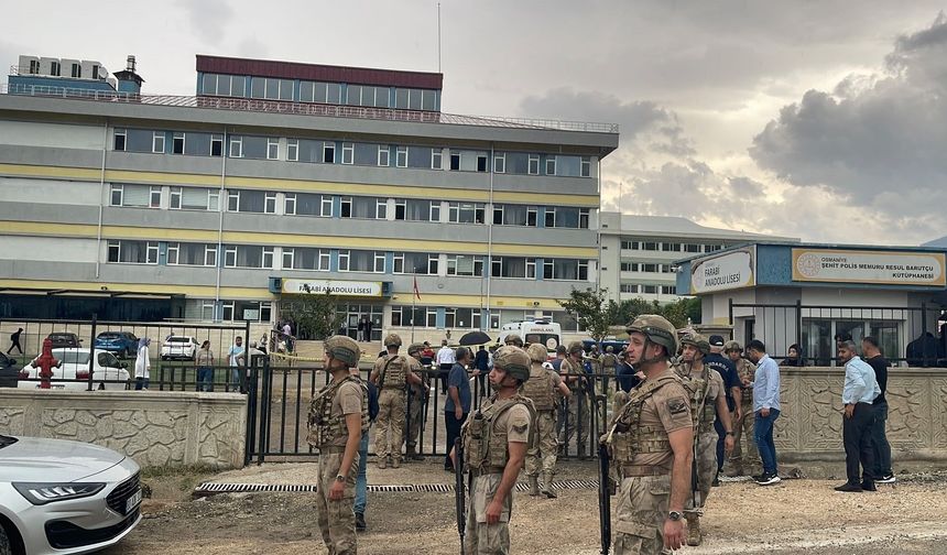Lisede korku dolu anlar: Silahla vurulan öğretmen öldü