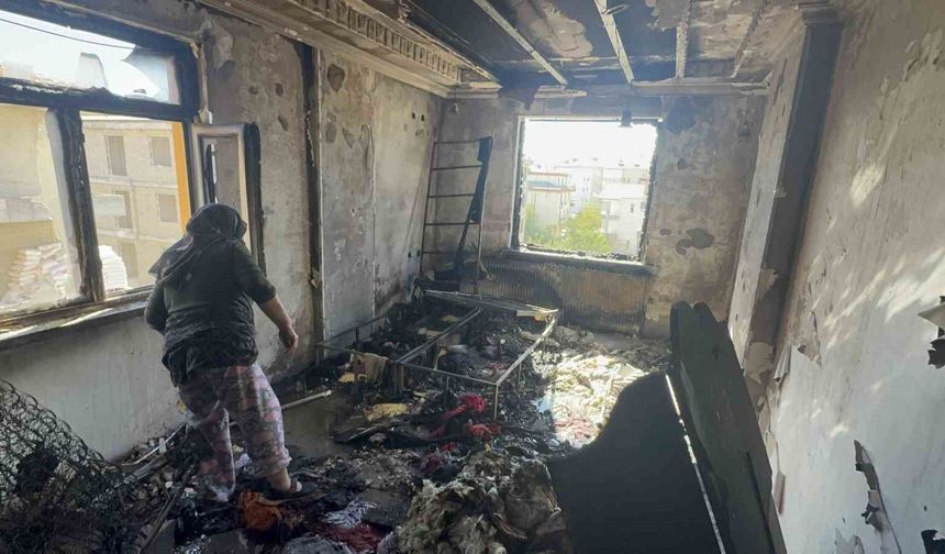 Çakmakla oynayan 2 yaşındaki çocuk evi yaktı