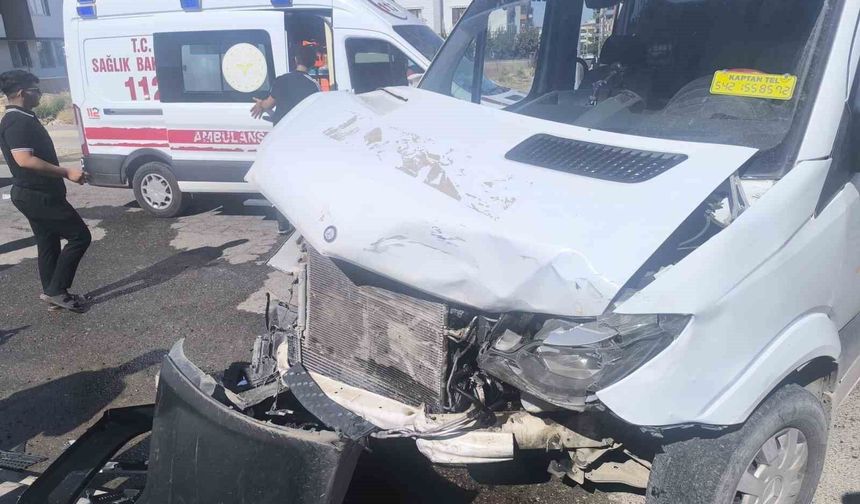 İki aracın karıştığı trafik kazası: 1 yaralı