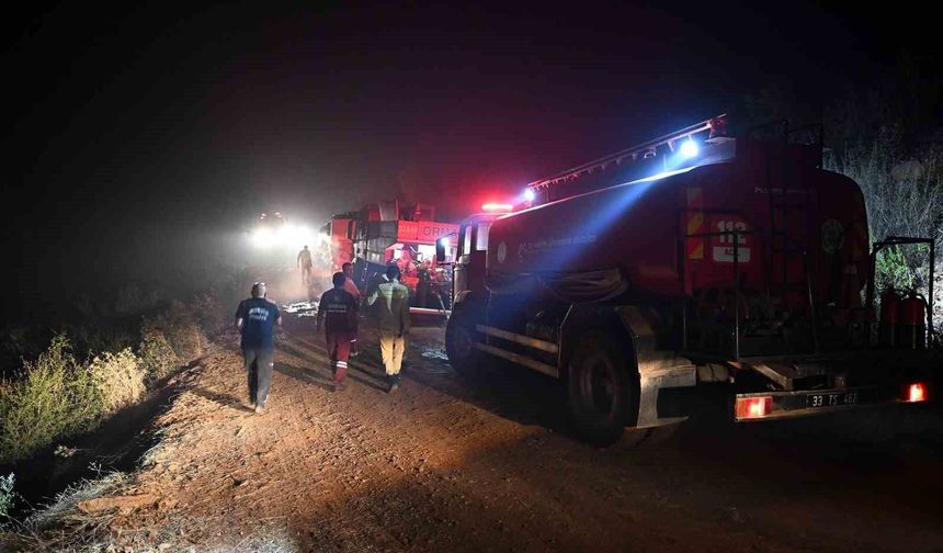 Orman yangınına ekiplerin müdahalesi gece boyunca sürdü