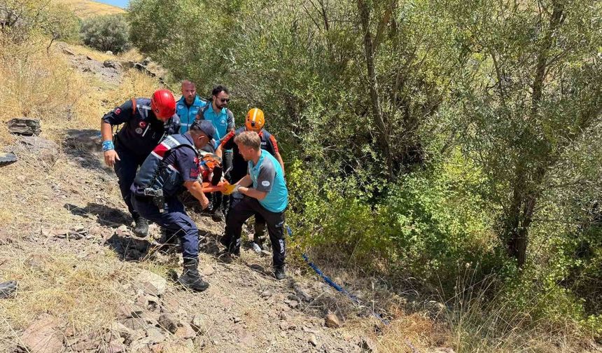 Dere yatağına düşen vatandaş kurtarıldı