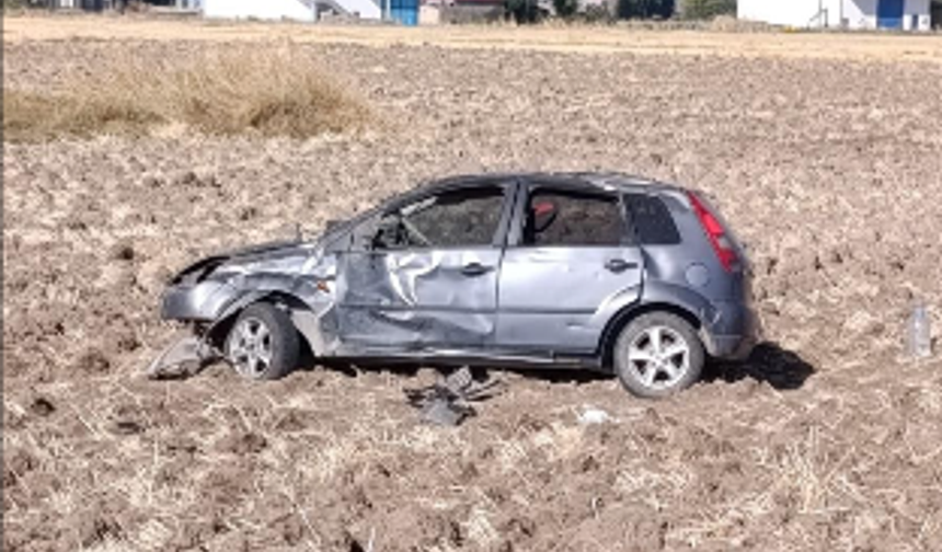 Niğde’de otomobil tarlaya uçtu: Yaralılar var