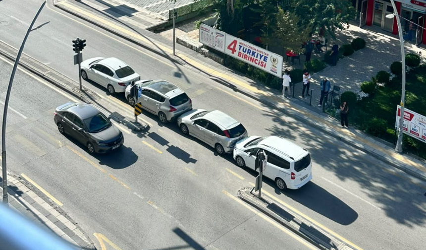 Niğde'de zincirleme kaza: 4 araç karıştı
