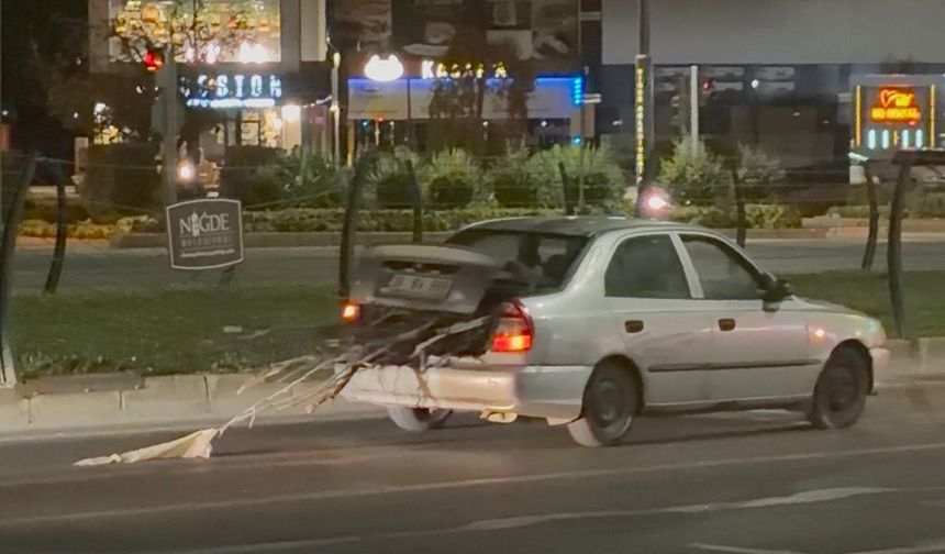 Niğde-Bor yolunda görenleri şaşırtan görüntü