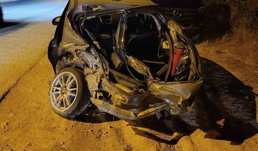 Karşı şeride geçen otomobil otobüse çarptı: 1 yaralı