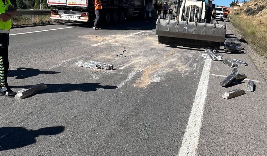 Ulukışla-Adana yolunda TIR kazası