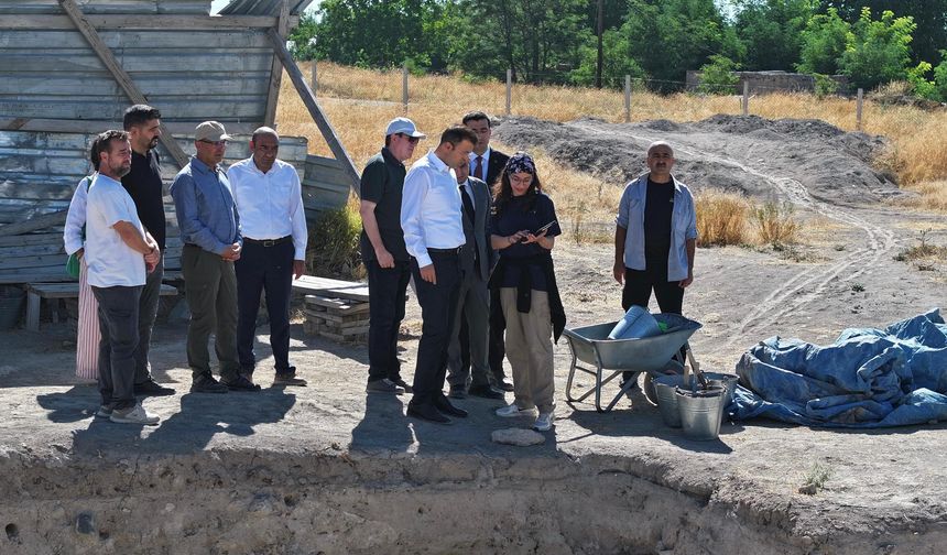 Vali Akmeşe, Kınık Höyük Kazı Alanı’nı inceledi