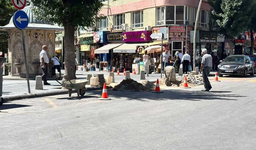 Niğde’de kaldırım onarım çalışmaları sürüyor