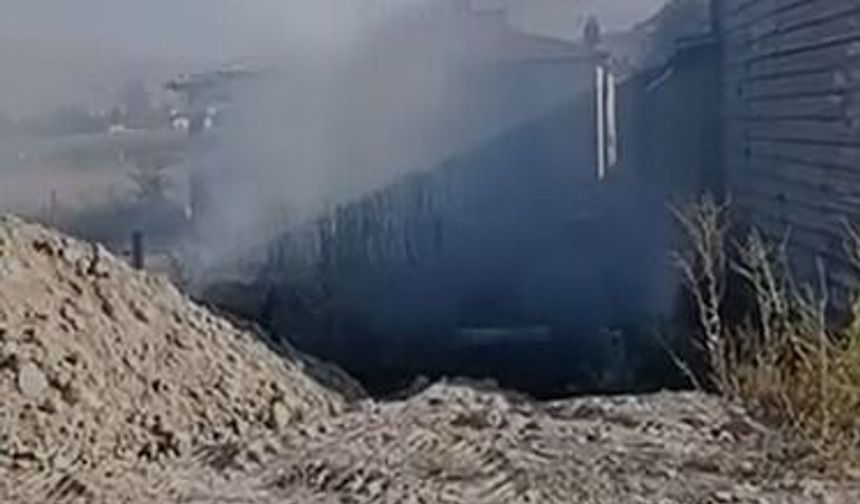 Çayırlı Köyü'nde kuru otlar alev aldı