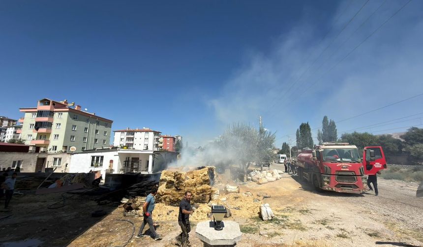 Selçuk Mahallesi’nde saman balyaları alev aldı