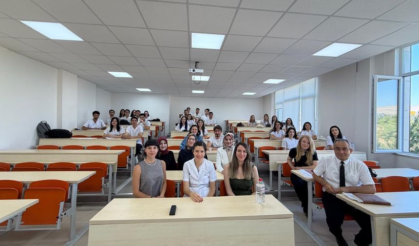 Geleceğin diş hekimleri klinik eğitimlerine başladı